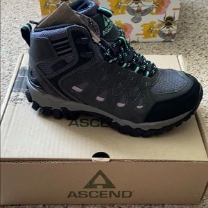 NWT Ascend Hiking Boots